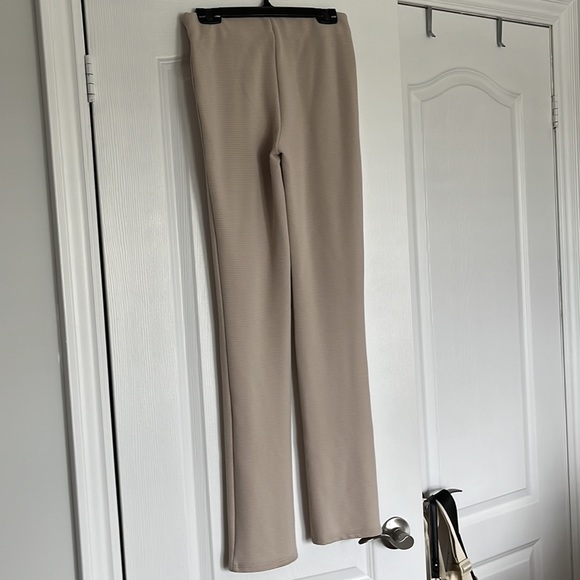 H&M leggings with side slit bottoms - Picture 2 of 3